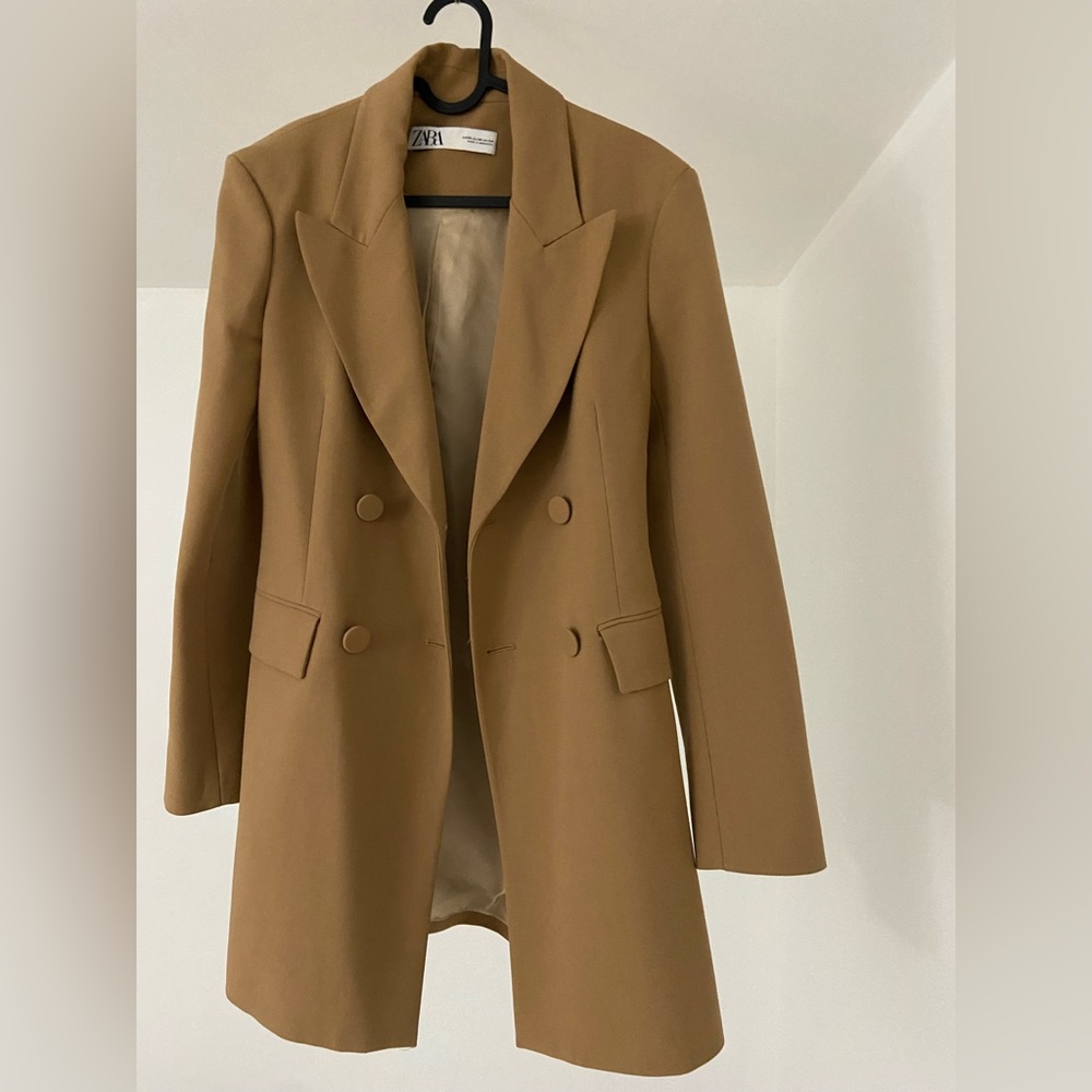 Long line brown Zara blazer.